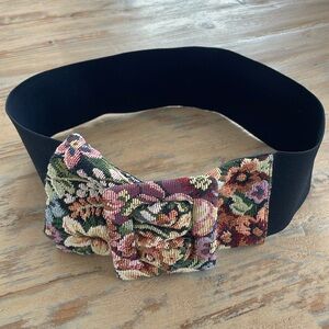 Vintage elastic waist belt with tapestry fabric buckle